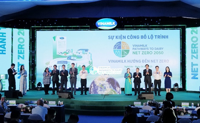 Vinamilk là doanh nghiệp sữa Việt Nam đầu tiên có nhà máy và trang trại đạt trung hòa carbon theo tiêu chuẩn PAS 2060:2014. Ảnh: PV