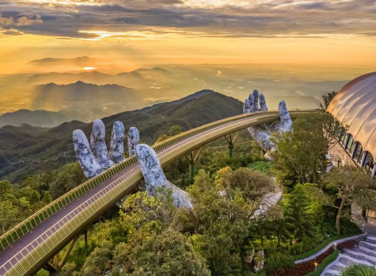 The Golden Bridge at the Sun World Ba Na Hills Tourist Area, Da Nang. Photo: Shutterstock