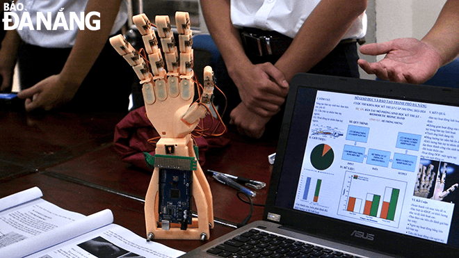 Dự án Bàn tay mô phỏng sinh học kỹ thuật (Biomimetic Bionic Hand).