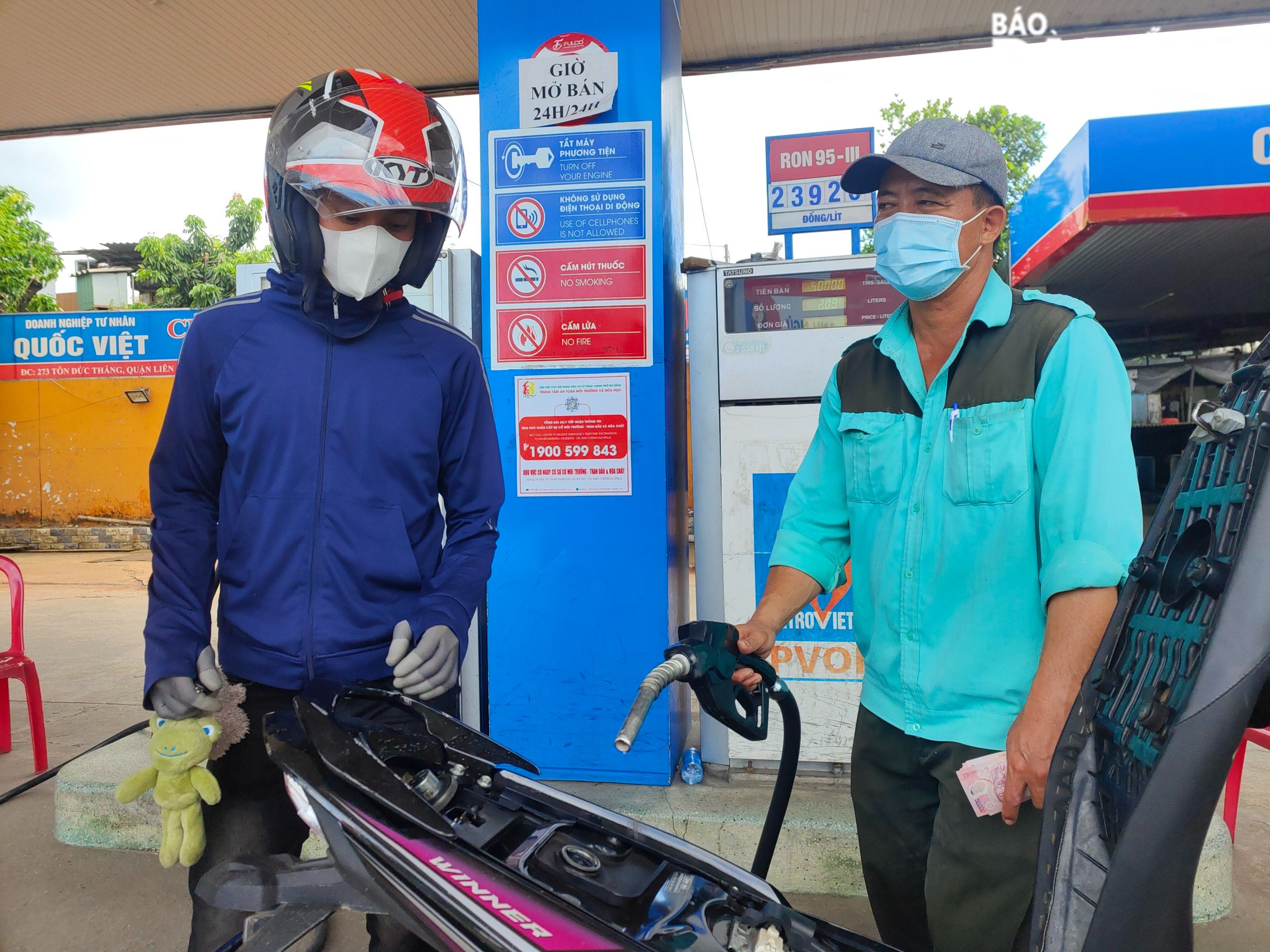 Gasoline and oil prices were adjusted to decrease sharply in the latest adjustment. Photo: CHIEN THANG