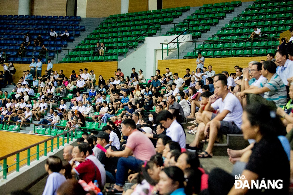 This is the first time the tournament has returned to Da Nang after nearly 20 years thanks to the good performance of the Da Nang men's volleyball team. Therefore, matches attracted a large number of spectators.