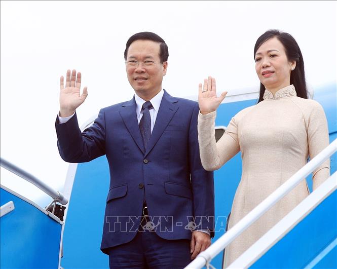 Chủ tịch nước Võ Văn Thưởng và Phu nhân rời Hà Nội, lên đường tham dự Tuần lễ Cấp cao APEC và kết hợp hoạt động song phương tại Hoa Kỳ. Ảnh: Thống Nhất/TTXVN