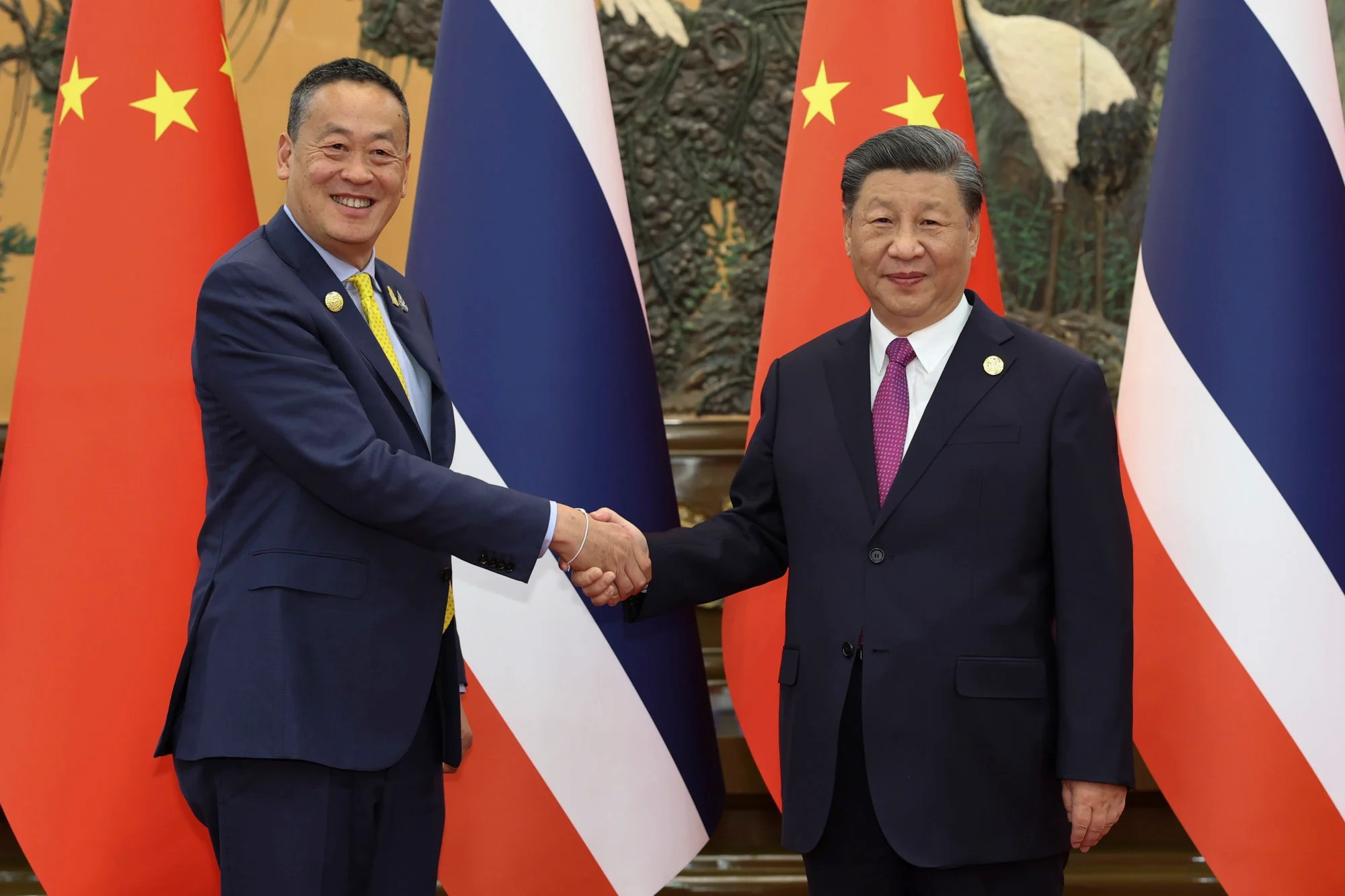 Thủ tướng Thái Lan Srettha Thavisin (bên trái) gặp Tổng Bí thư, Chủ tịch Trung Quốc Tập Cận Bình tại thủ đô Bắc Kinh, Trung Quốc vào tháng 10-2023. Ảnh: AP