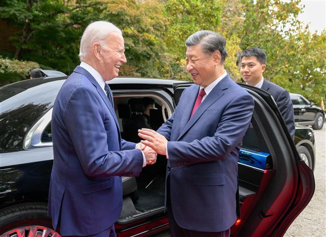 Tổng thống Mỹ Joe Biden (trái) và Chủ tịch Trung Quốc Tập Cận Bình trong cuộc gặp thượng đỉnh bên lề Tuần lễ Cấp cao Diễn đàn Hợp tác kinh tế châu Á – Thái Bình Dương (APEC) 2023, tại California (Mỹ) ngày 15-11-2023. Ảnh: AFP/TTXVN