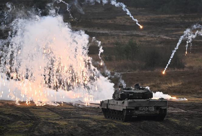 Hiện cả Ukraine và Nga đều chưa sẵn sàng đàm phán, vẫn duy trì giải pháp quân sự. Ảnh: AFP/TTXVN