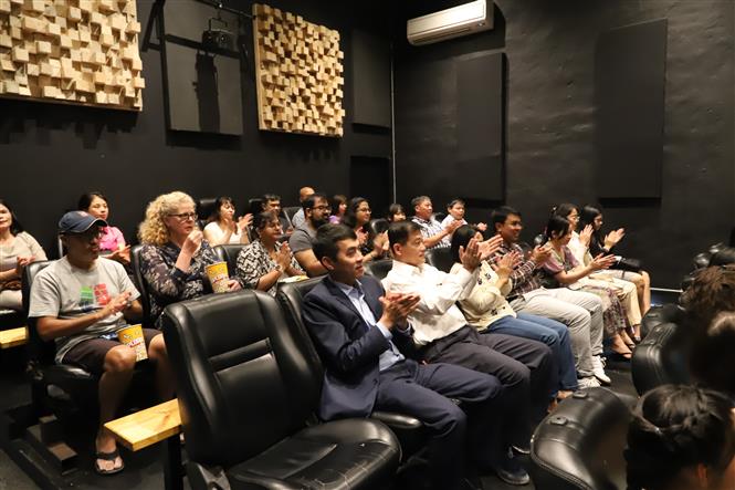 Tại sự kiện lần này, bộ phim “Mắt Biếc” của đạo diễn Victor Vũ mà Đại sứ quán Việt Nam tại Nam Phi mang đến Liên hoan phim được khán giả nhiệt liệt chào đón.