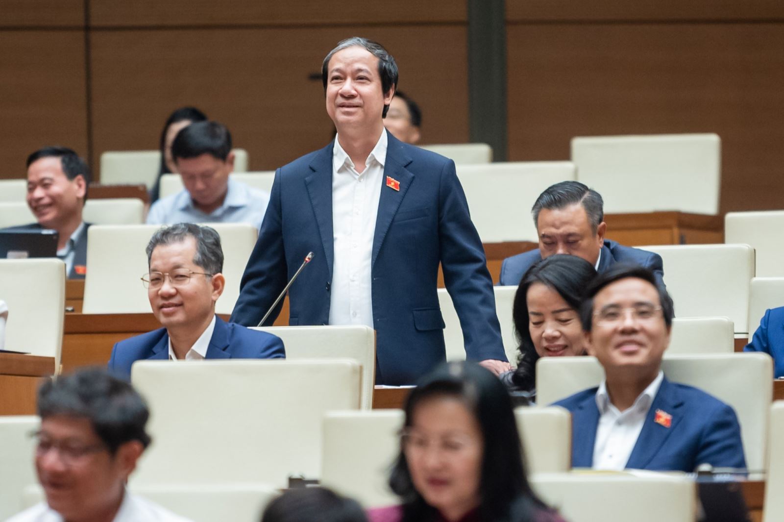 Bộ trưởng Bộ Giáo dục và Đào tạo Nguyễn Kim Sơn giải trình, làm rõ một số vấn đề đại biểu Quốc hội nêu.