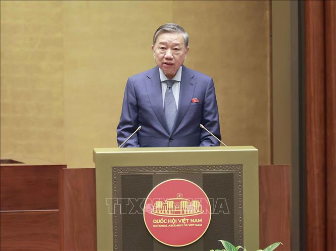 Bộ trưởng Bộ Công an Tô Lâm trình bày Báo cáo công tác phòng, chống tội phạm và vi phạm pháp luật năm 2023. Ảnh: TTXVN