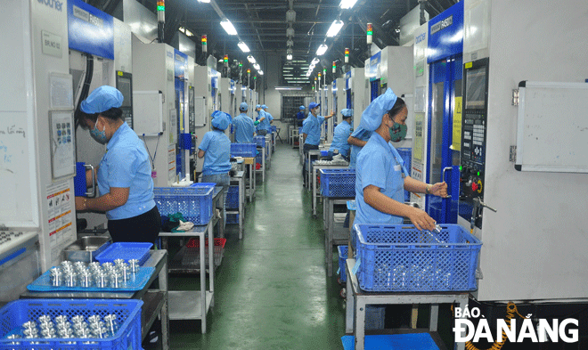 Production activities are observed at Daiwa Viet Nam Co., Ltd. Photo: THANH LAN