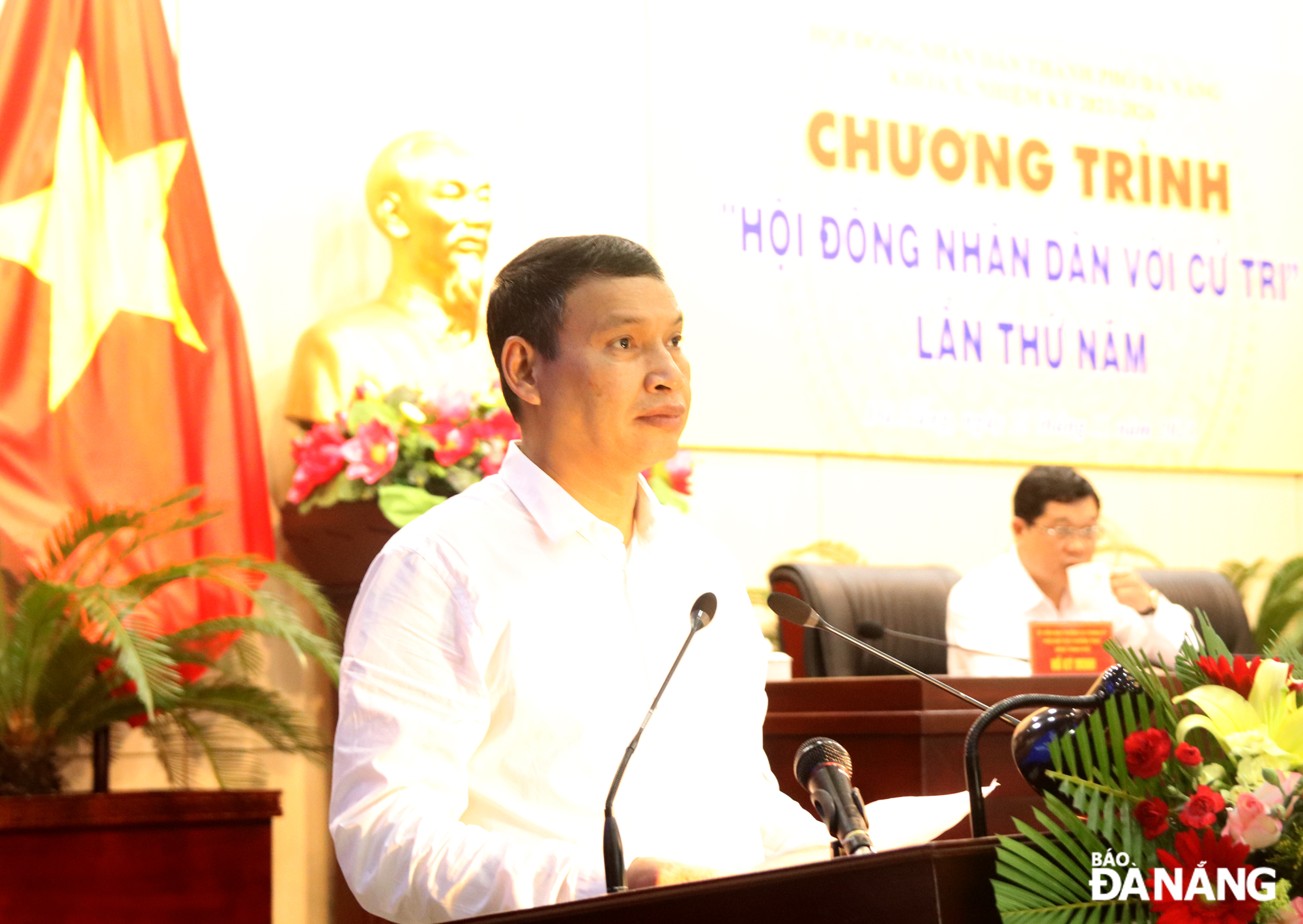 Phó Chủ tịch Thường trực UBND thành phố Hồ Kỳ Minh báo cáo tại chương trình. Ảnh: TRỌNG HUY