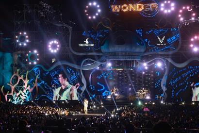 Charlie Puth trình diễn tại 8Wonder Nha Trang hồi tháng 7. Ảnh: 8Wonder