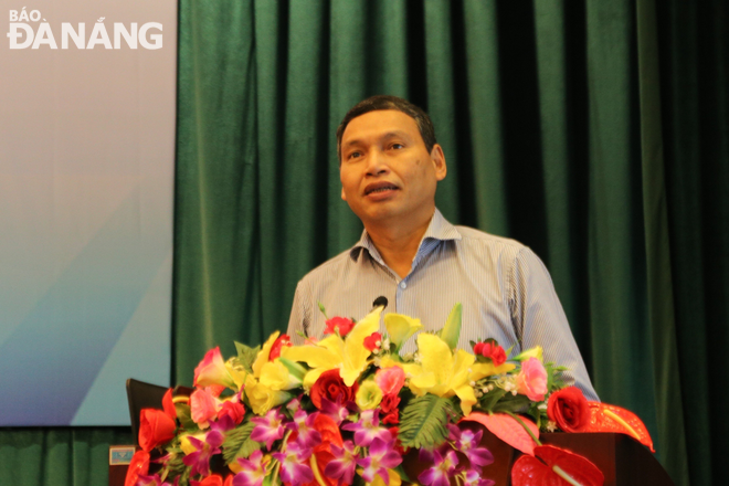 Vice Chairman of the Da Nang People's Committee Ho Ky Minh speaking at the conference. Photo: M.Q