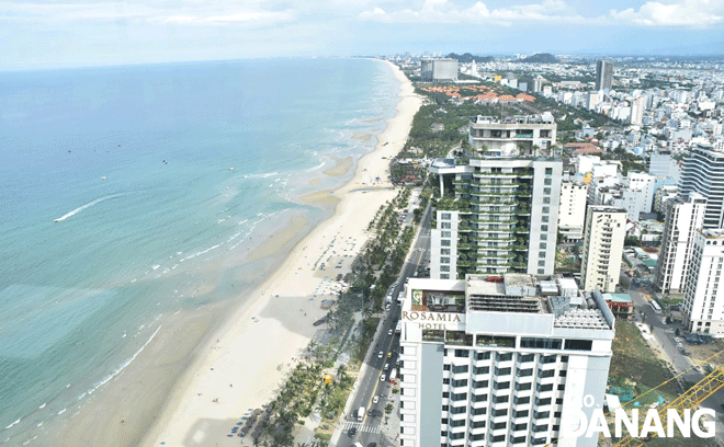 Da Nang's infrastructure system is well-invested, synchronized and convenient for attracting travelers. Here is a corner of Da Nang sea. Photo: Thu Ha