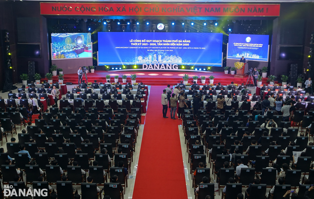Here is a scene of the announcement ceremony of the Da Nang Master Plan for the 2021 - 2030 period, with a vision toward 2050. Photo: HOANG HIEP