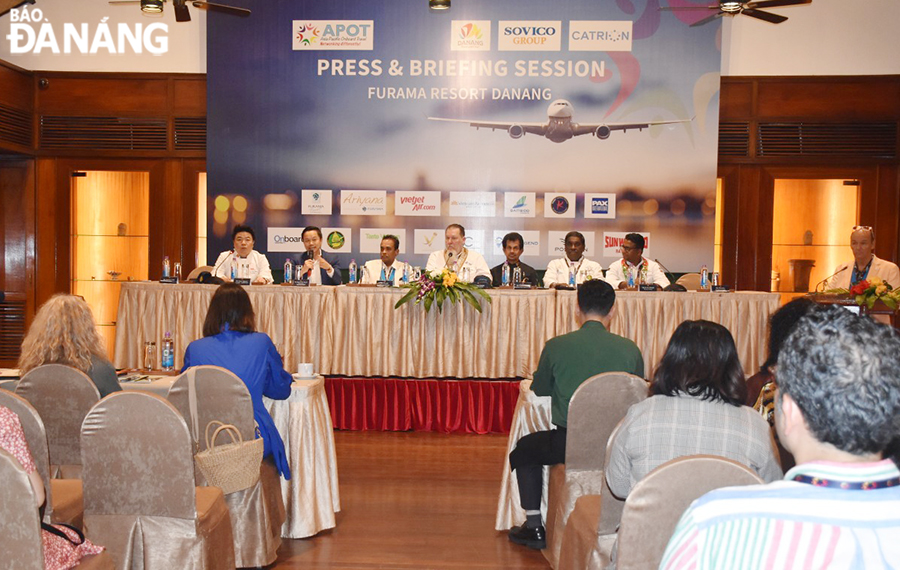 The organising committee shares information about the Asia Pacific Onboard Travel networking forum at the Saturday press conference. Photo: THU HA