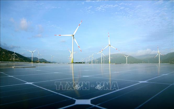 Dự án điện gió và điện mặt trời tại xã Lợi Hải và Bắc Phong (Thuận Bắc) tỉnh Ninh Thuận. Ảnh: Minh Hưng/TTXVN