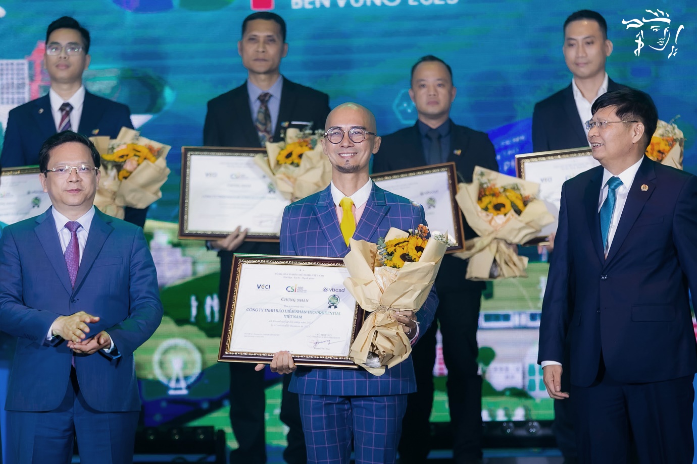 Tuân thủ và thực hành tiêu chuẩn phát triển bền vững, Prudential vinh danh trong Top 100 CSI 2023