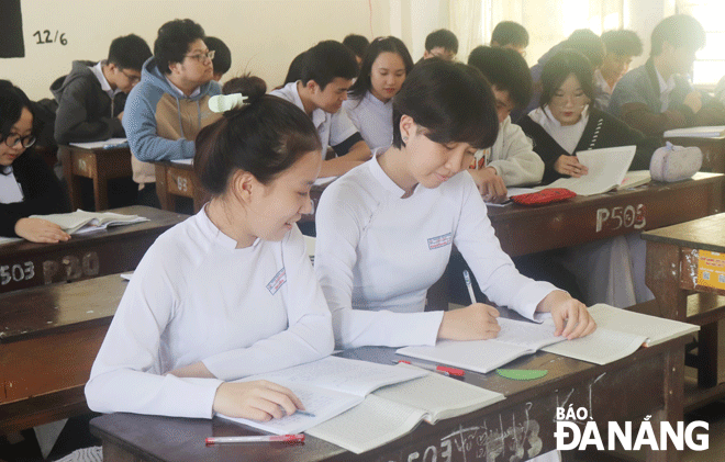 Học sinh Trường THPT Trần Phú trong một giờ học. Ảnh: NGỌC HÀ