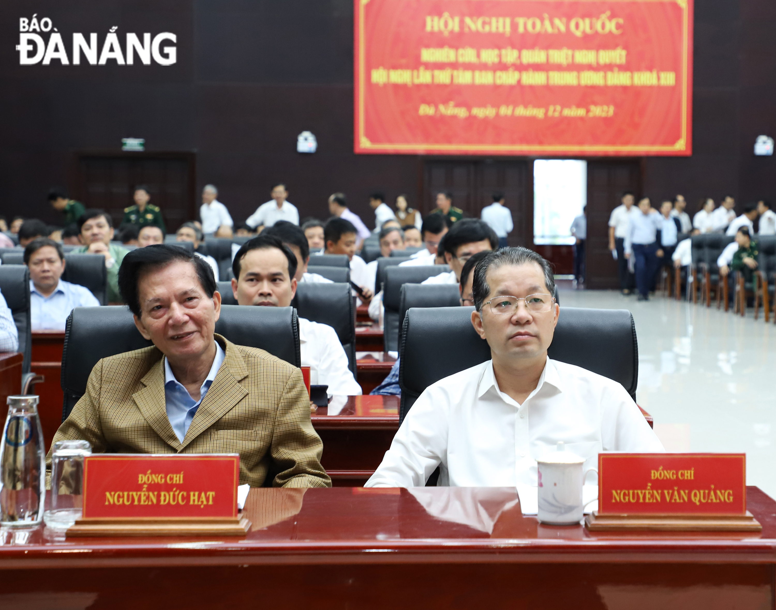 Bí thư Thành ủy Nguyễn Văn Quảng (bên phải) và các đại biểu dự hội nghị tại điểm cầu Đà Nẵng. Ảnh: NGỌC PHÚ