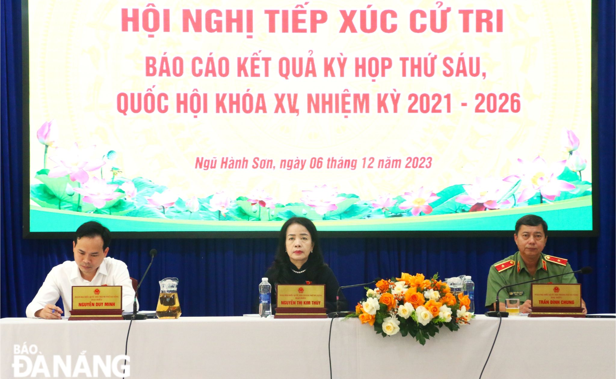  Đoàn đại biểu Quốc hội thành phố tiếp xúc với cử tri quận Ngũ Hành Sơn báo cáo kết quả kỳ họp thứ sáu, Quốc hội khóa XV. Ảnh: T.PHƯƠNG