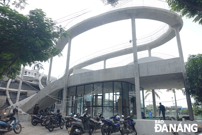 Son Tra District's art gallery is under construction. Photo: HOANG HIEP