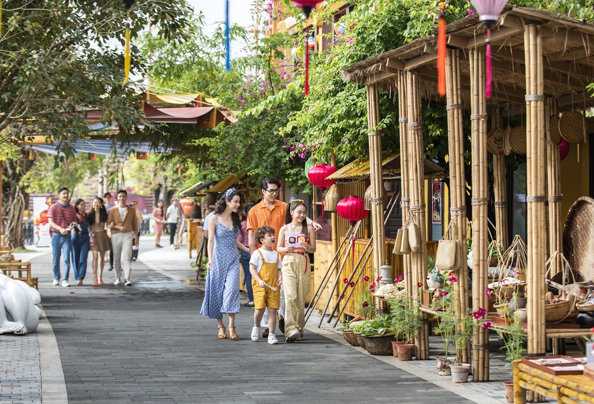 Tham gia phiên chợ Nông sản xanh.