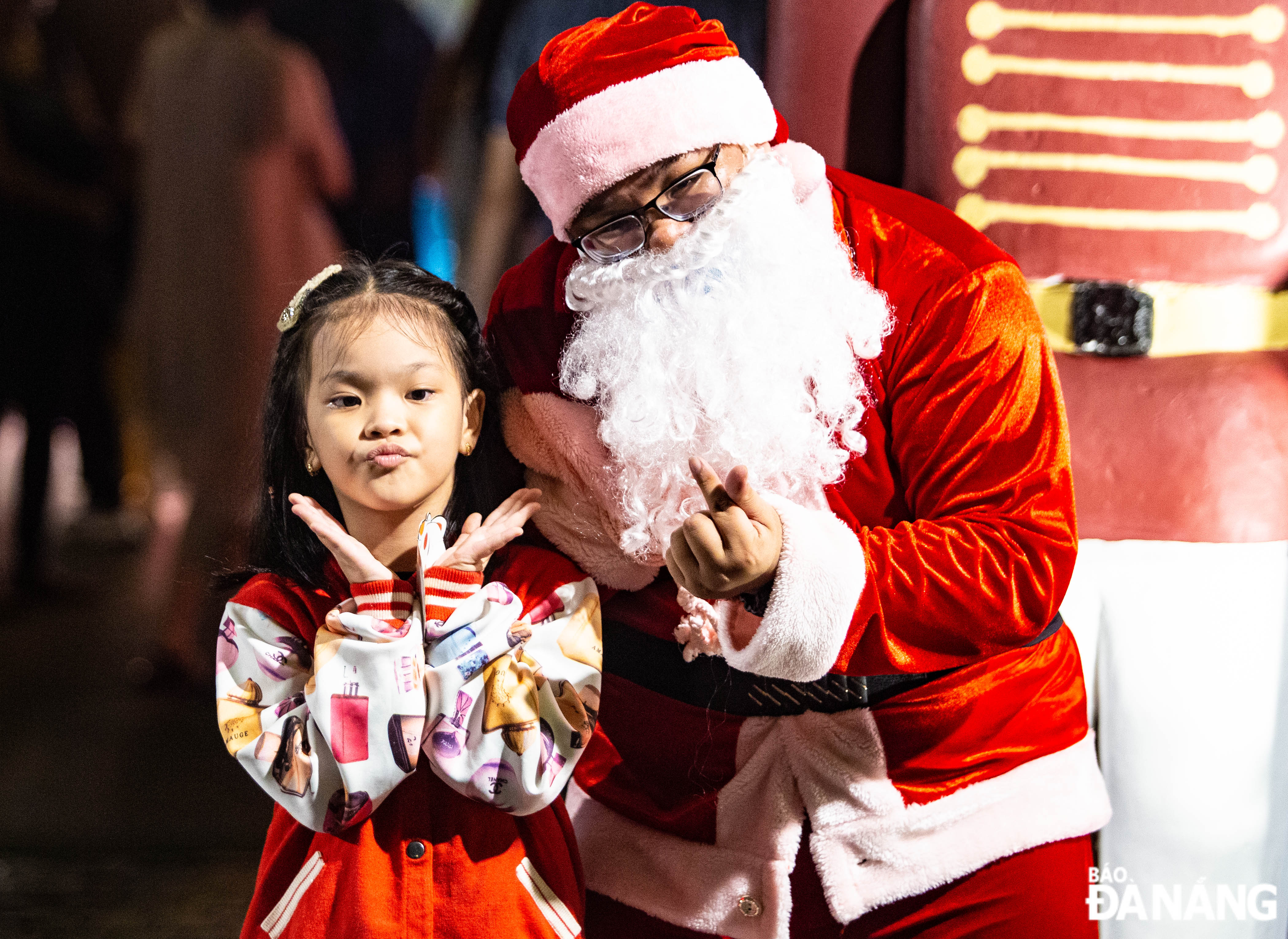 The first-ever activity brings a wonderful Christmas atmosphere to Da Nang people and tourists