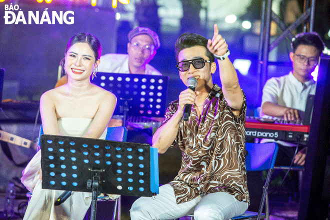 Singer Quang Hao performs at the ‘Sing with Me’ musical program. Photo: X.D