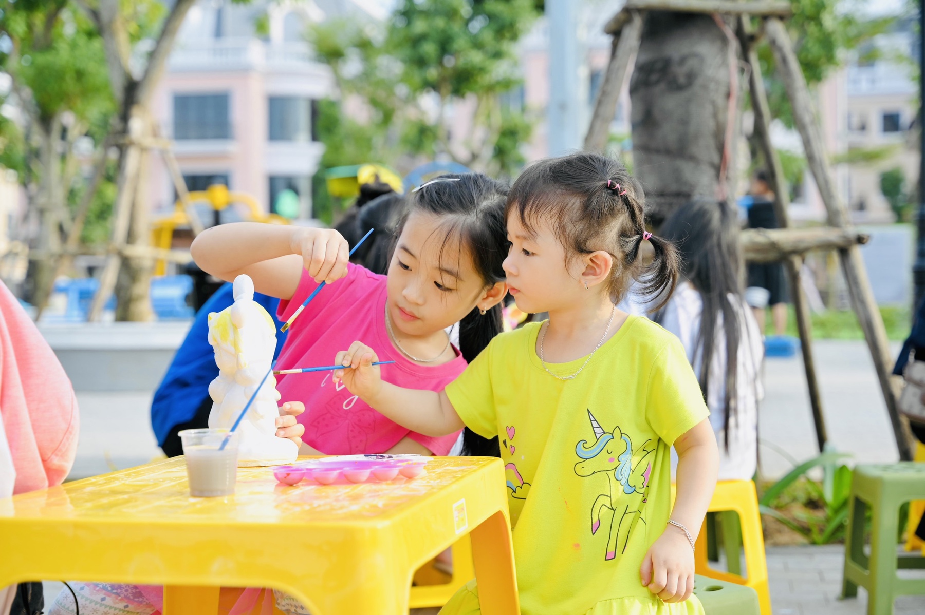 Các bé có không gian vui chơi, thỏa sức sáng tạo tại Vincom Shophouse Royal Park.