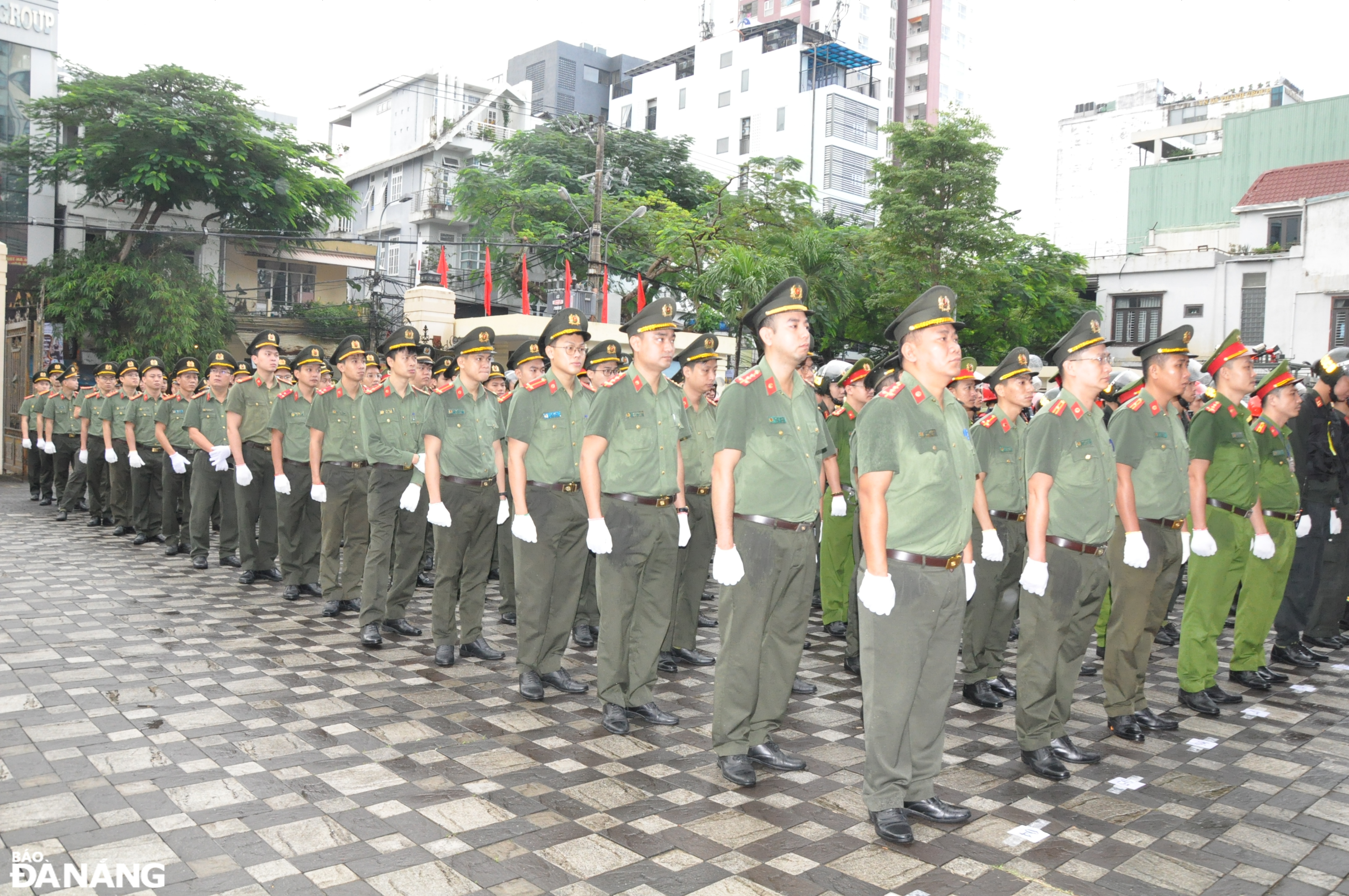 Công an thành phố huy động tối đa lực lượng, phương tiện, đồng loạt ra quân tấn công, trấn áp mạnh, xử lý nghiêm tội phạm, vi phạm pháp luật.