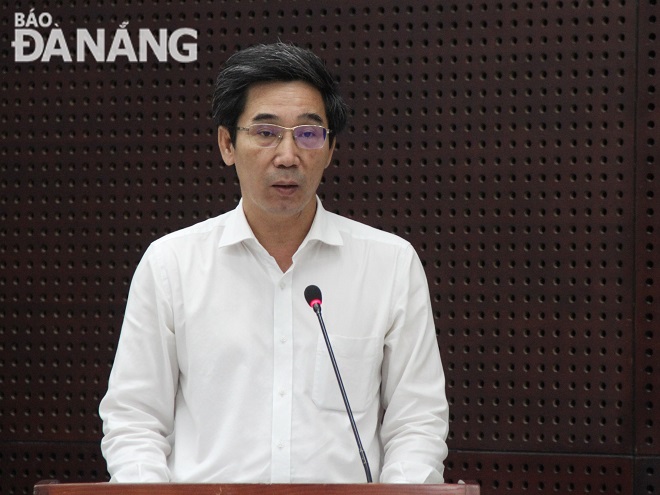 Vice Chairman of the City People's Committee Tran Chi Cuong spoke at the conference. Photo: L.P