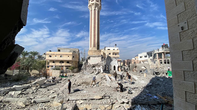 Đại thánh đường Omari, nhà thờ Hồi giáo lớn nhất và cổ nhất ở Gaza đã trở thành đống đổ nát sau đợt không kích của Israel tuần qua. Ảnh: Reuters 