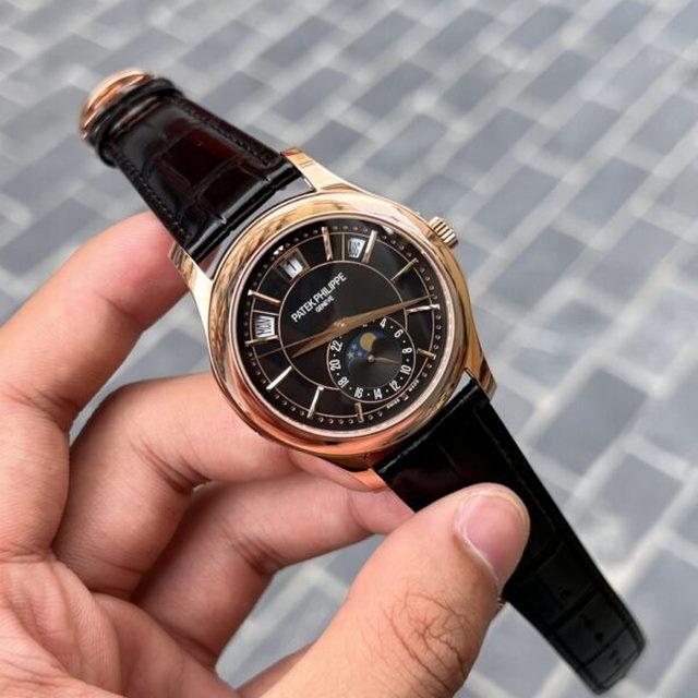 Mẫu Patek Philippe Complications 5205R Replica có giá 12,5 triệu VNĐ.