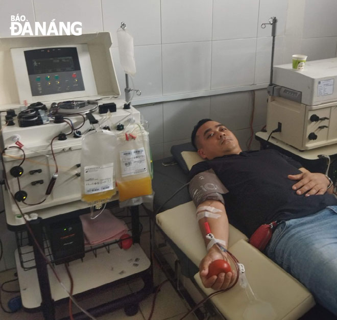 Lieutenant Truong Dinh Viet during a blood donation session