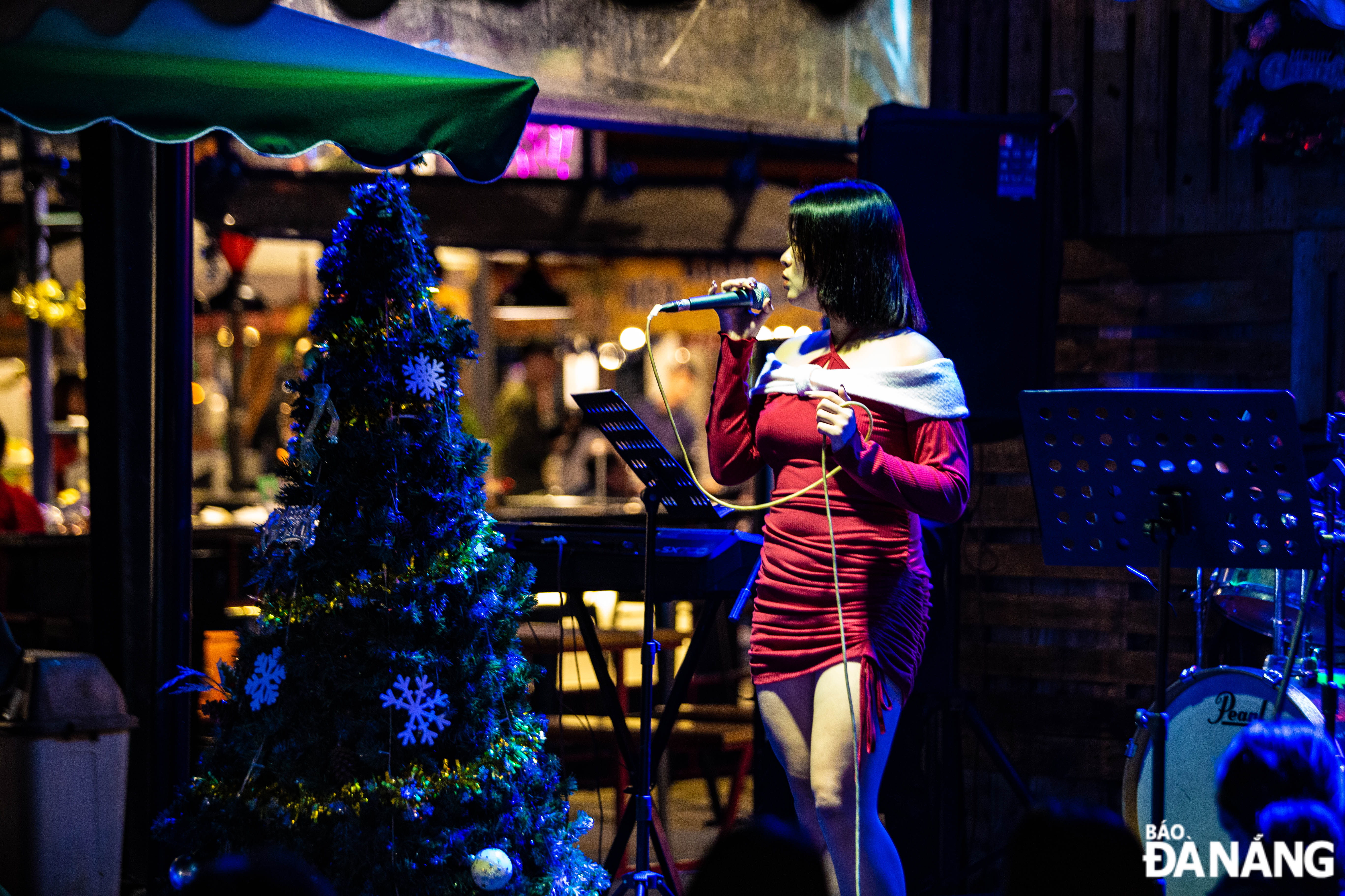 Many cultural activities related to the Christmas theme are held at the Helio night market.