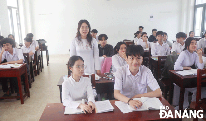 Học sinh Trường THPT Sơn Trà trong một giờ học. Ảnh: NGỌC HÀ	