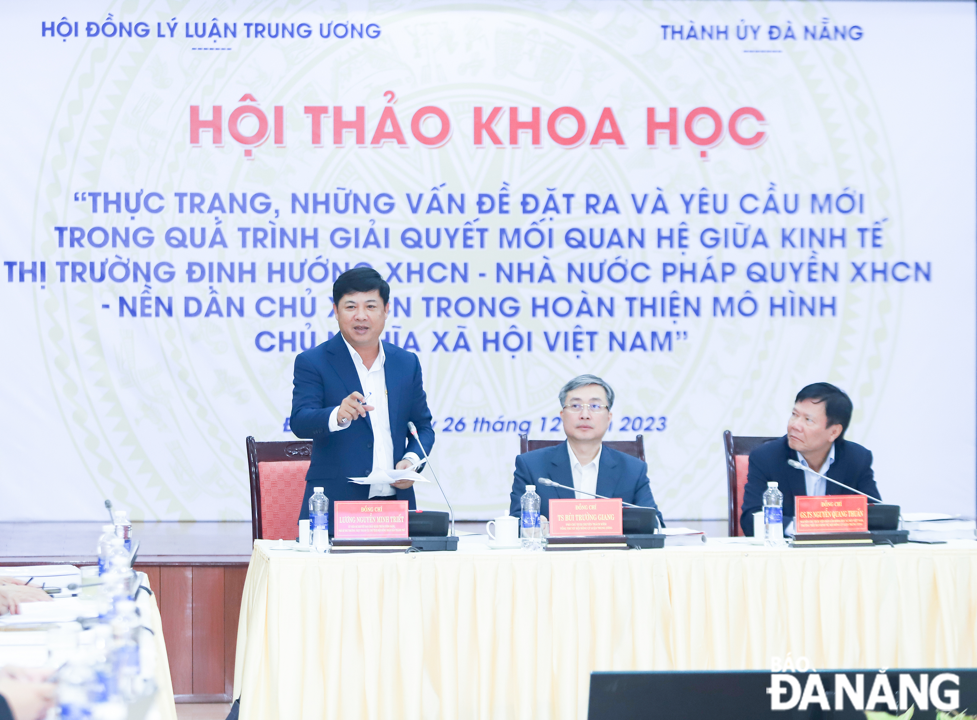 Deputy Secretary of the Da Nang Party Committee Luong Nguyen Minh Triet speaking at the conference. Photo: NGOC PHU