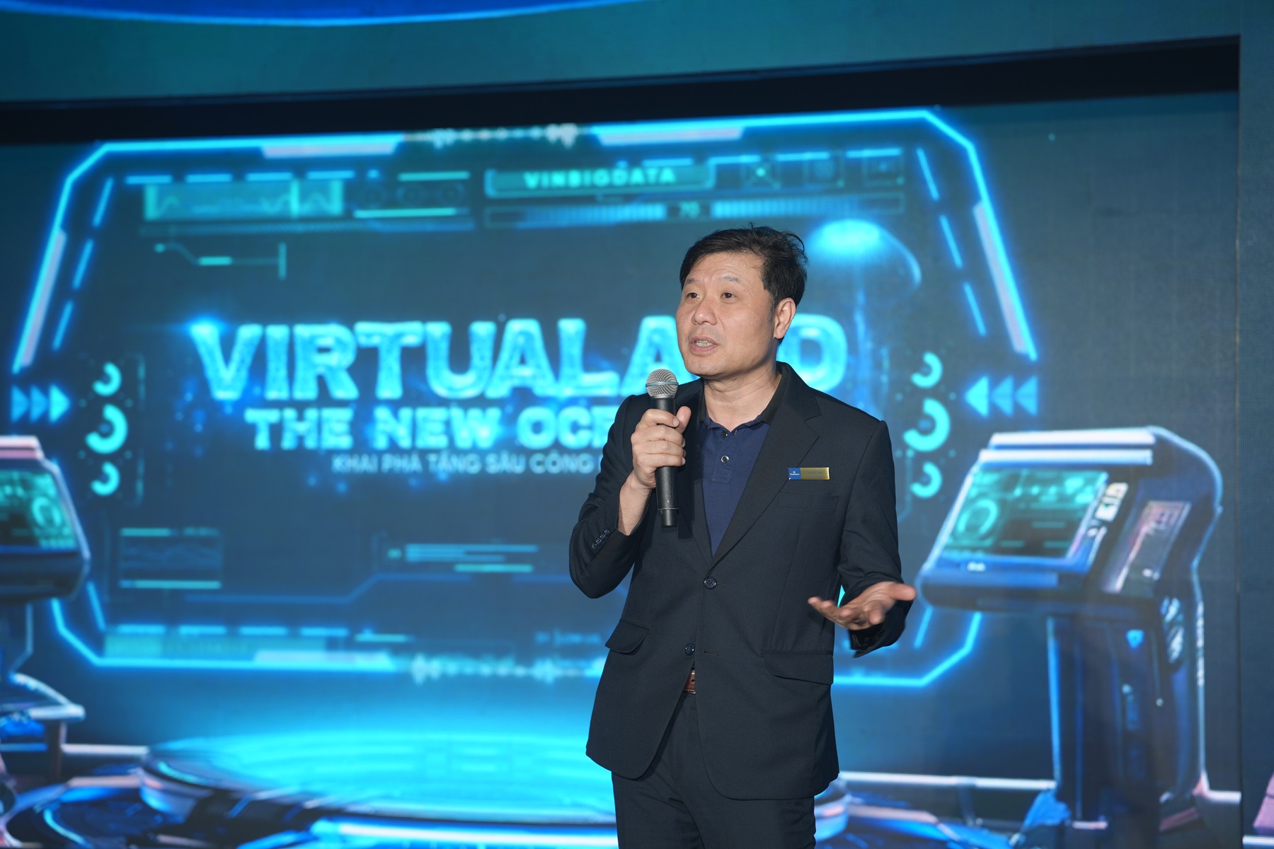 GS. Vũ Hà Văn (Giám đốc Khoa học VinBigdata) khẳng định ViGPT sẽ đánh dấu cột mốc mới của Việt Nam trong việc làm chủ AI tạo sinh, tự chủ khai thác dữ liệu và bảo vệ an ninh thông tin.