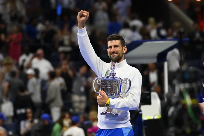 Tay vợt Serbia Novak Djokovic đăng quang vô địch US Open 2023 tại New York (Mỹ) ngày 10-9-2023. (Ảnh: AFP-TTXVN)