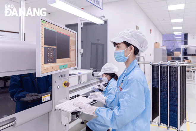   Semiconductor chip design, tablet manufacturing and assembly at Trung Nam EMS Joint Stock Company (Trung Nam Group) at the Da Nang High-Tech Park. Photo: Dang Khiem