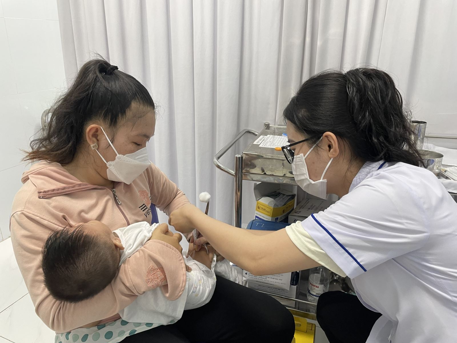 Trẻ tiêm vaccine tại Trạm y tế phường Trường Thọ (thành phố Thủ Đức, TP Hồ Chí Minh). Ảnh minh họa: TTXVN