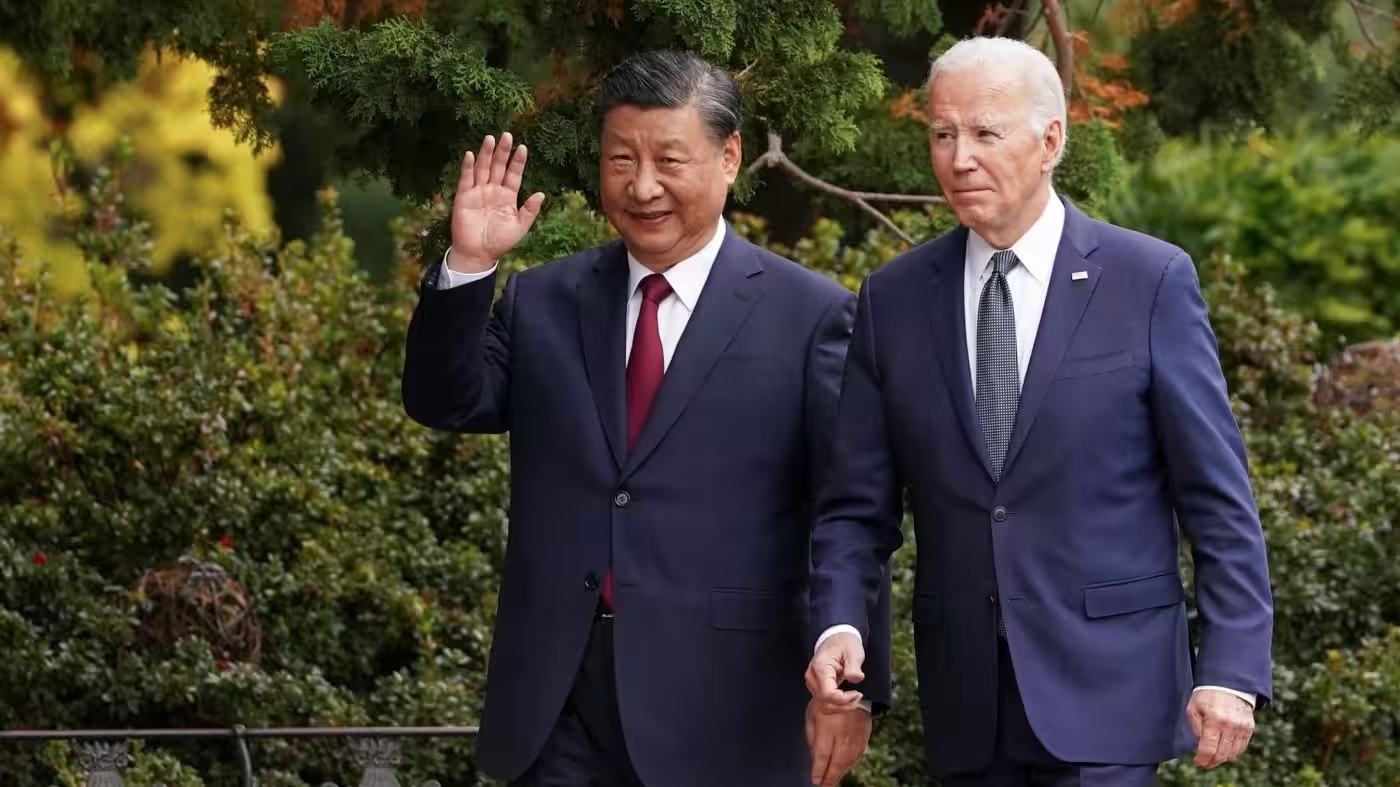 Tổng Bí thư, Chủ tịch Trung Quốc Tập Cận Bình (bên trái) và Tổng thống Mỹ Joe Biden gặp nhau bên lề hội nghị thượng đỉnh Diễn đàn Hợp tác Kinh tế Châu Á-Thái Bình Dương (APEC) ở San Francisco (Mỹ) vào tháng 11-2023. Ảnh: Reuters