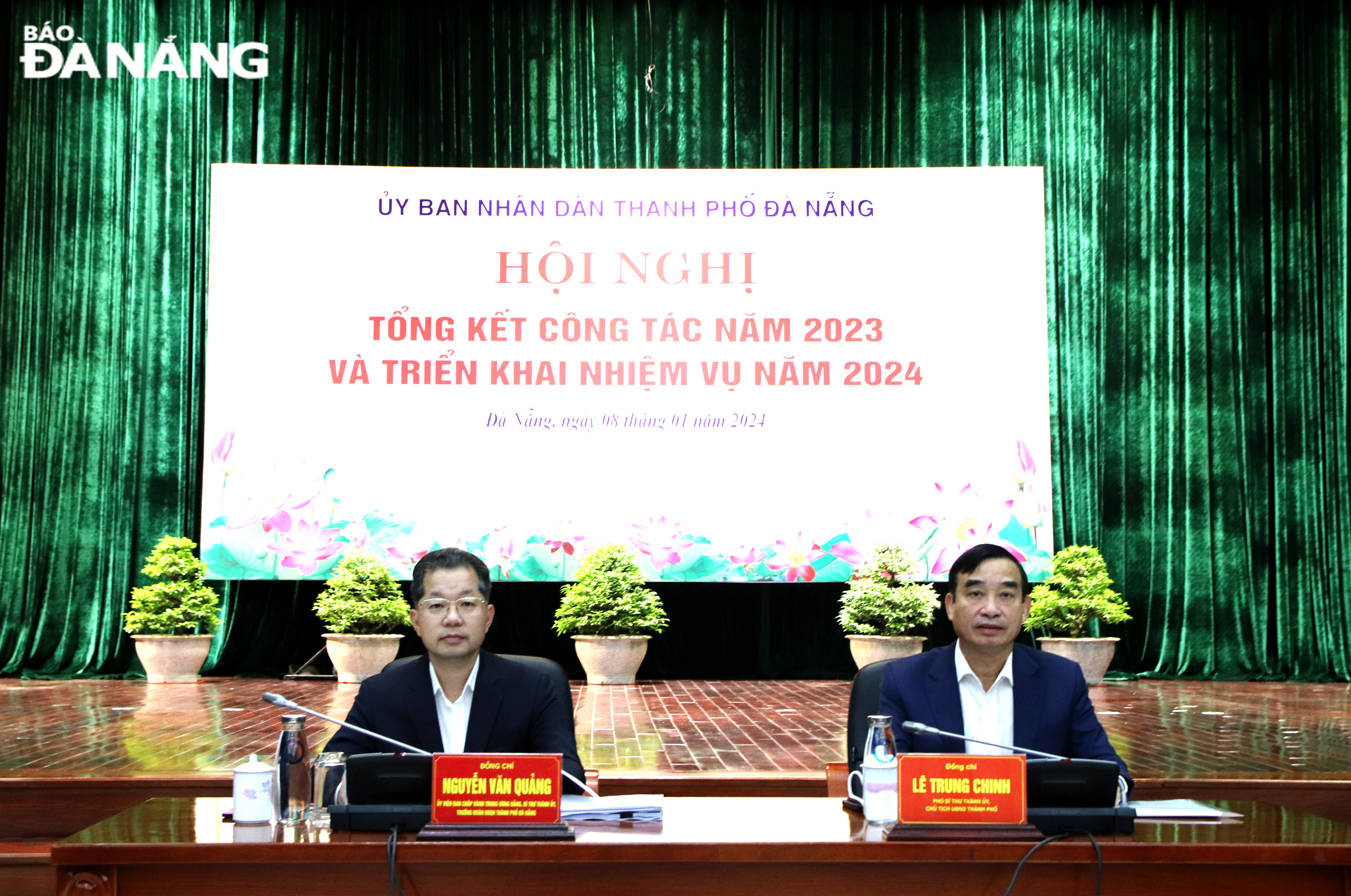 Da Nang Party Committee Secretary Nguyen Van Quang (left) and municipal People's Committee Chairman Le Trung Chinh co-chairing the event