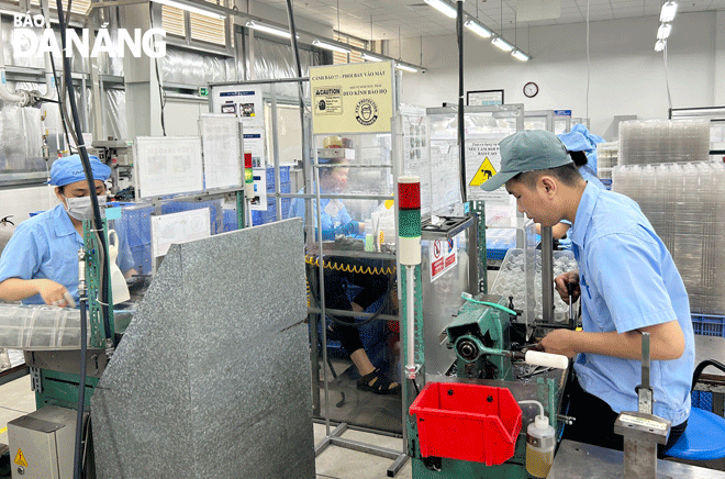 Production workers at Daiwa Vietnam Co., Ltd. (Lien Chieu district). Photo: M.Q