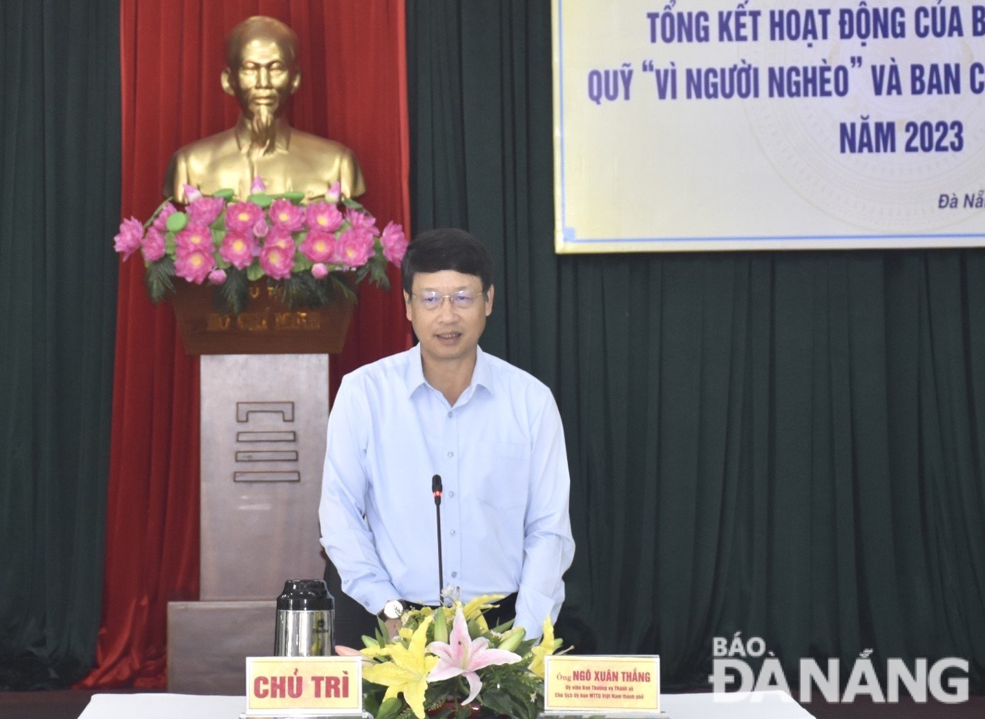 Chairman of the Viet Nam Fatherland Front Committee in Da Nang Ngo Xuan Thang speaking at the event