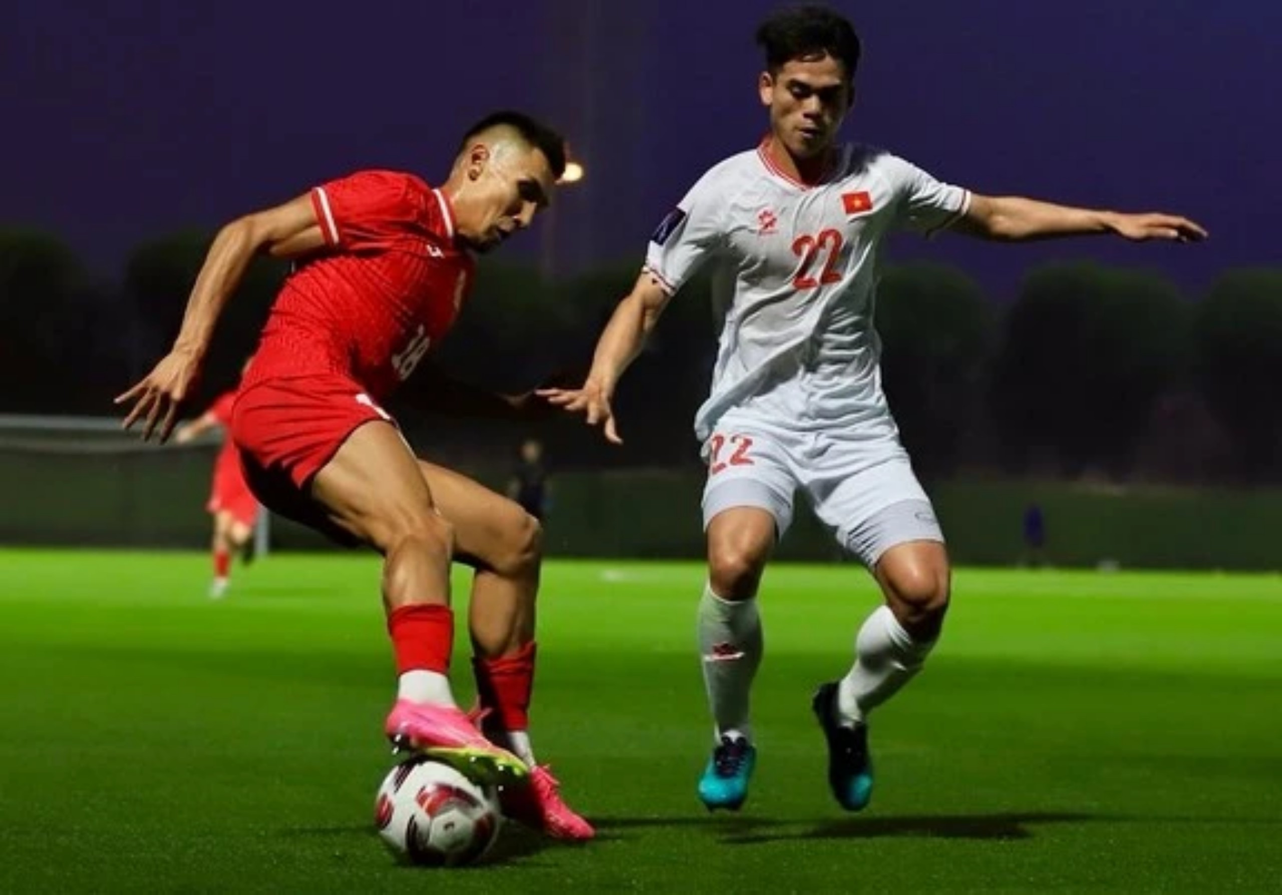 Đội tuyển Việt Nam (áo trắng) đang “chạy nước rút” cho Asian Cup 2023. Ảnh: KFU