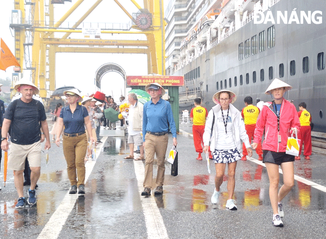 Tourists arriving in Da Nang through the Tien Sa Port, January 2, 2024. Photo: THU HA