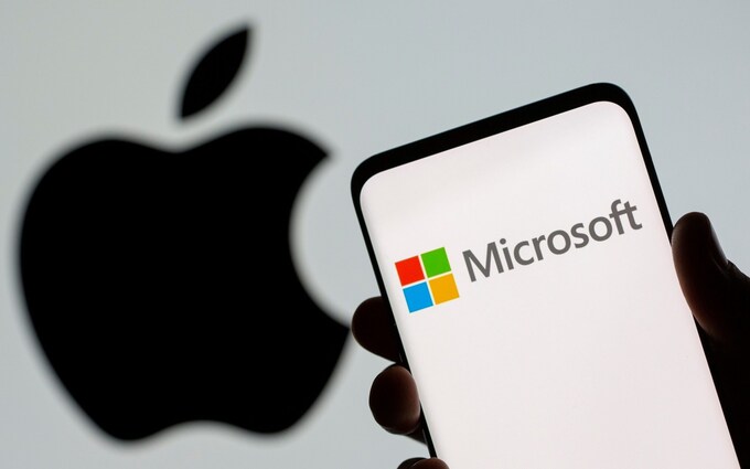 Đã có khoảng thời gian trong phiên giao dịch ngày 11-1 tại Phố Wall, Microsoft vượt qua Apple, trở thành công ty có giá trị vốn hóa lớn nhất thế giới.  Ảnh: Reuters