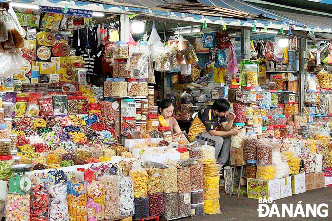 Items for the 2024 Tet holiday break have been prepared by businesses a month in advance. Photo: THANH NHAN