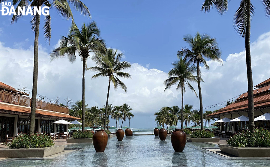 The Furama Resort Danang brings a luxurious and classy experience to domestic and foreign tourists. In the photo: A corner of the Furama Resort Danang. Photo: THU HA